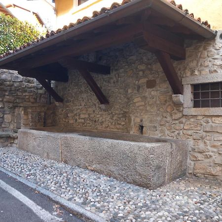 La Casa Di Tina - Civenna Villa Bagian luar foto